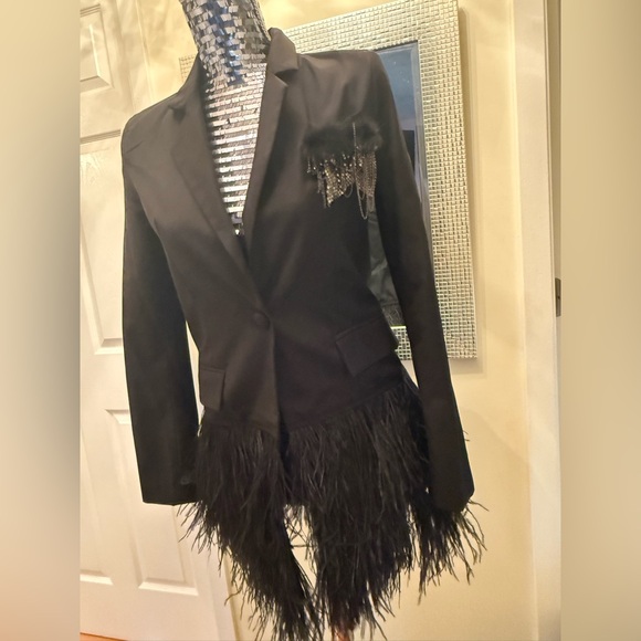 Black blazer with ostrich feathers - Picture 2 of 4